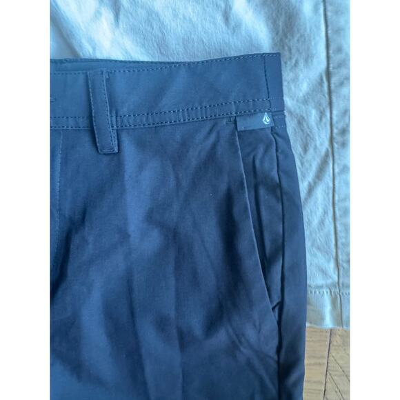 Volcom Gap XL Boys Short Bundle size 28 Waist Khaki and Navy Chino Uniform YXL - Picture 3 of 11
